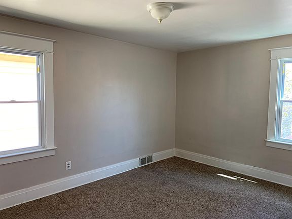 3rd image of 164 Chadduck Ave