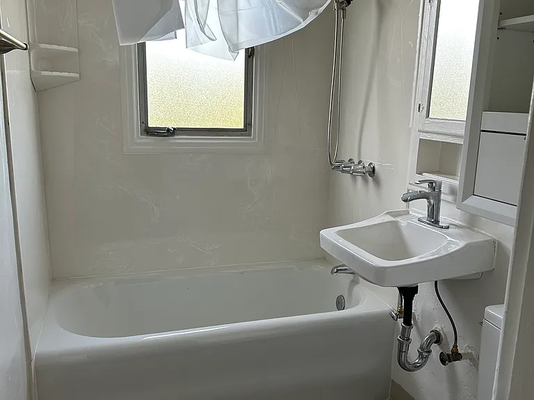 1458 E 33rd St #15 — Photo 14