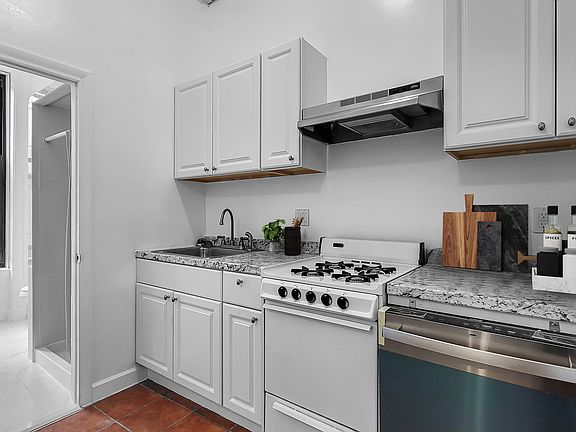 5th image of 180 E 111th St APT 3