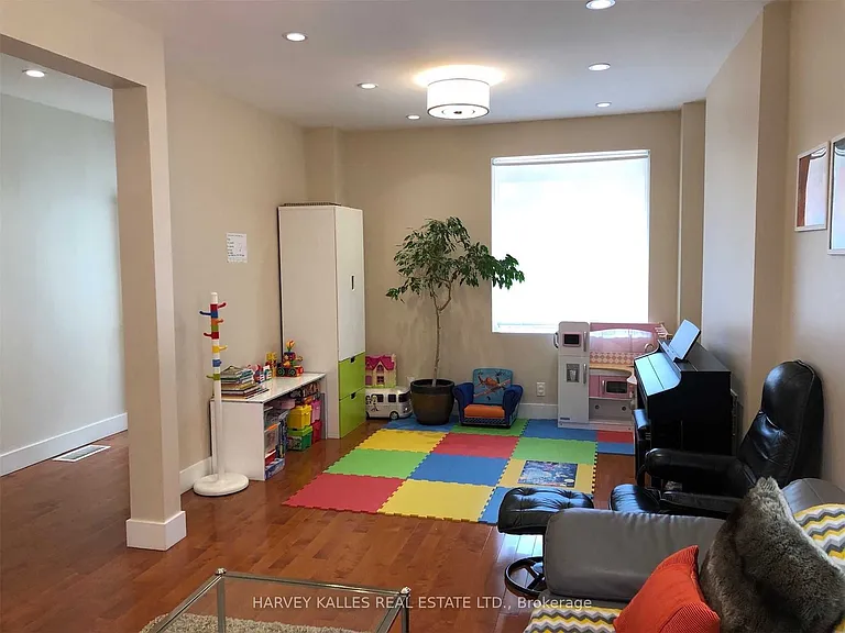 148 Roslin Ave — Photo 6
