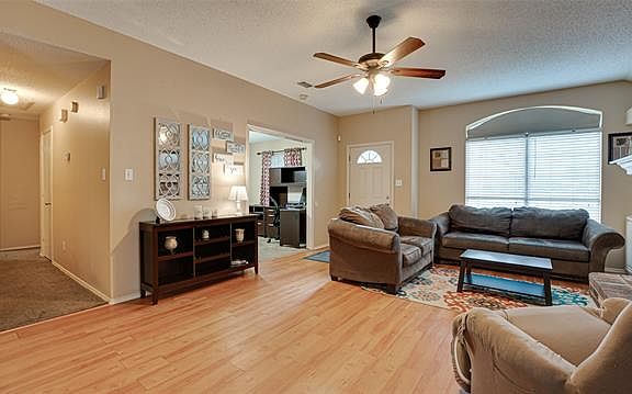5th image of 801 Applewood Dr