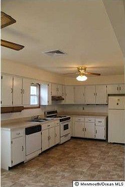 5th image of 1034 Savannah St