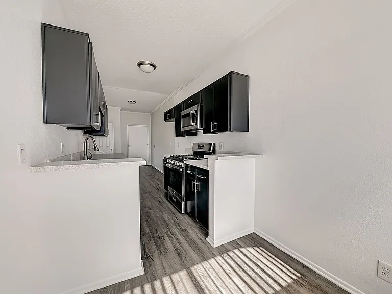14900 Moorpark Street — Photo 38