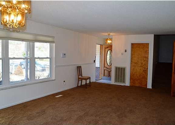 4th image of 7512 Boriss Dr