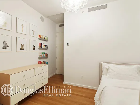 122 Greenwich Avenue image 1 of 6