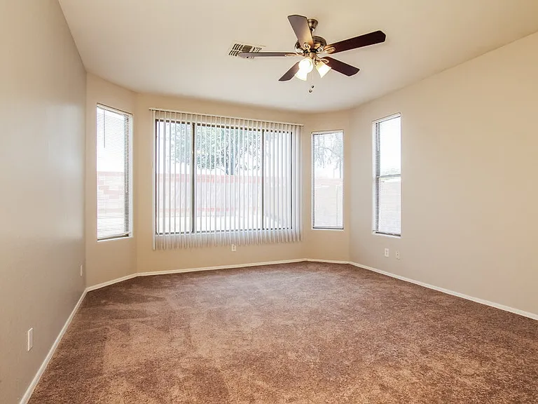 10866 W Chase Ln — Photo 7