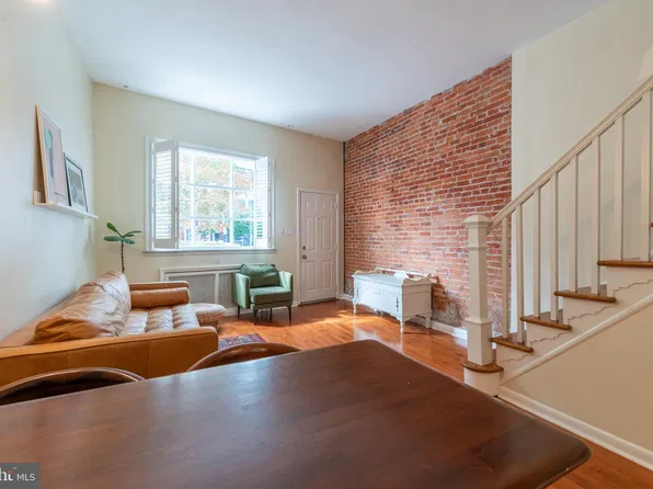 939 S 8th St, Philadelphia, PA 19147