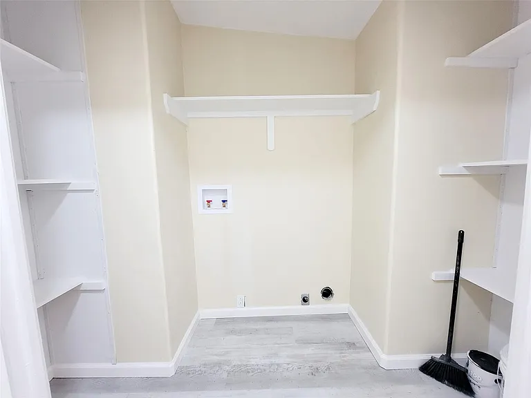 305 Paddock St #7 — Photo 10
