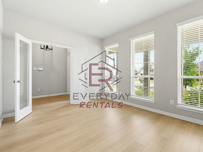 1517 Dryden Ave — Photo 2