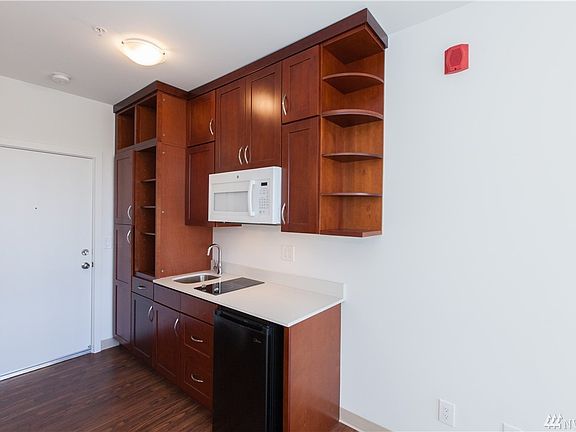 4th image of 4724 22nd Ave NE APT 103