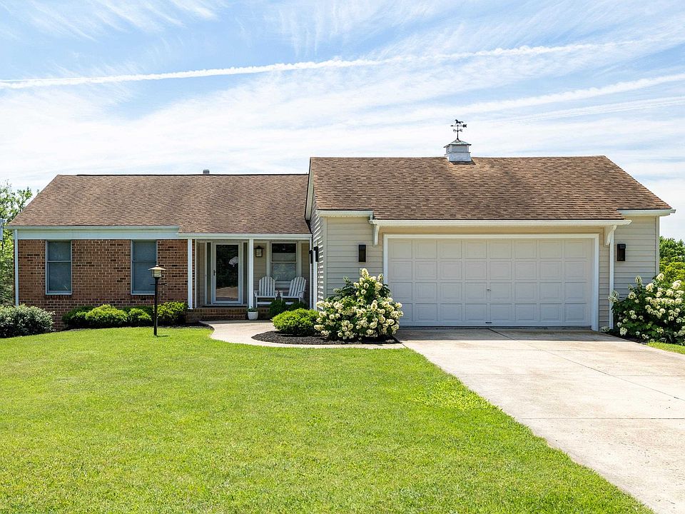 1st image of 1176 S Dogwood Dr