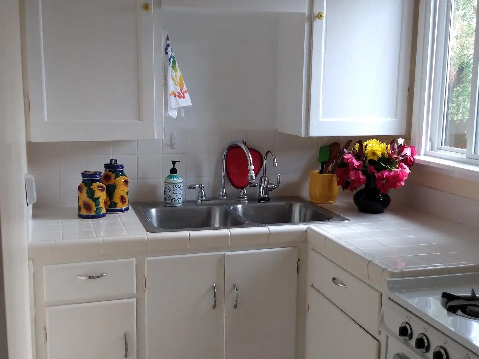 Studio, 1.5 bath, 325 sqft, $1,850 — Photo 2
