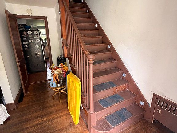 3rd image of 3806 Hillcrest Rd