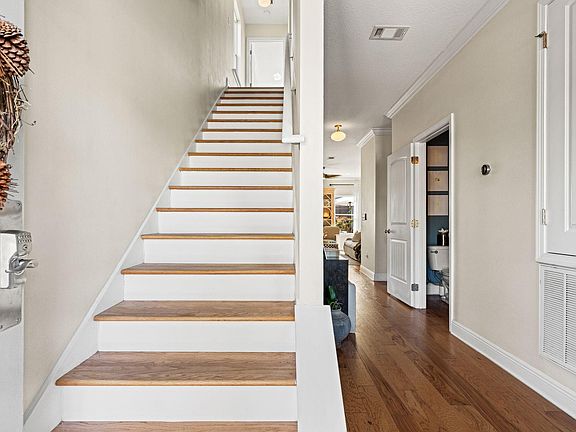 4th image of 62 W Shore Pl