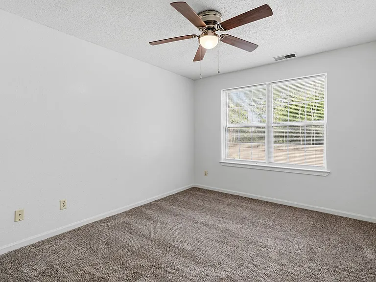 Mid-Town Apartments — Photo 26