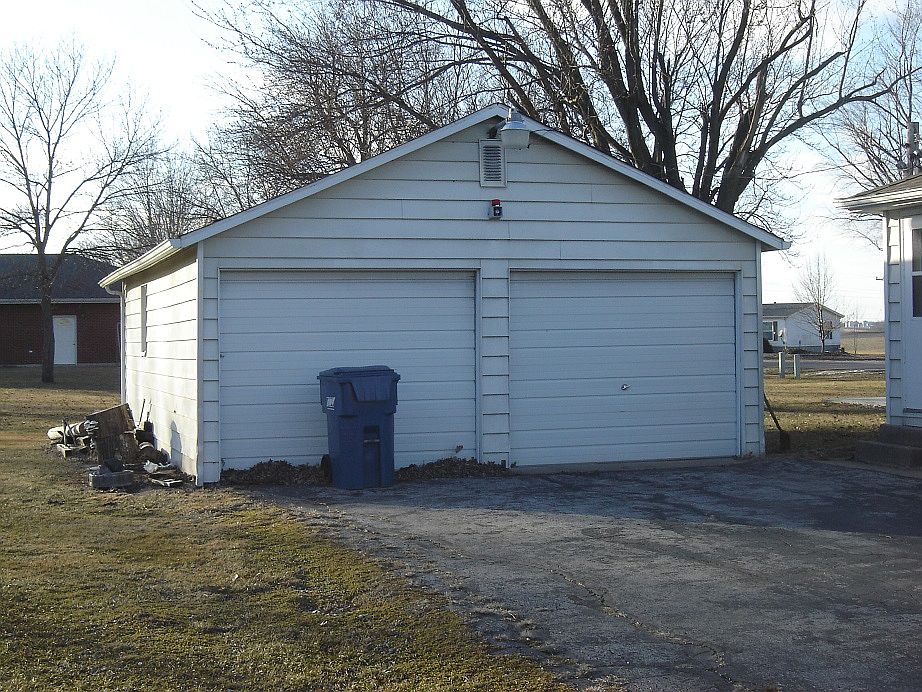 2nd image of 400 S Cherry St