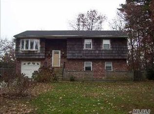 10 Gina Ct, East Patchogue, NY 11772