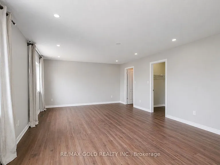 26 Hellyer Ave — Photo 3