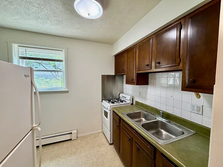 1106 McLean — Photo 3