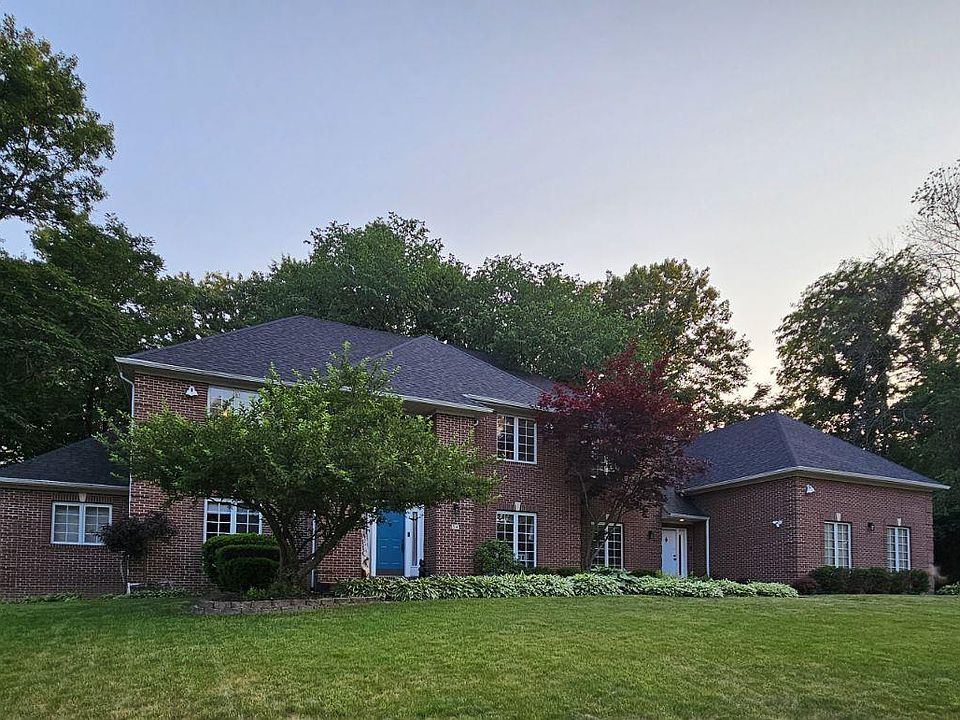 1st image of 34 Wildwood Dr