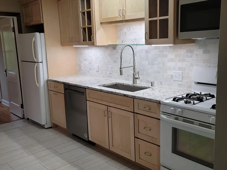 1004 E Dayton St #6 — Photo 9