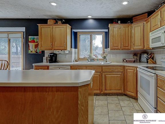5th image of 7209 S 160th St
