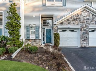 18 Bridgepointe Dr, Laurence Harbor, NJ 08879