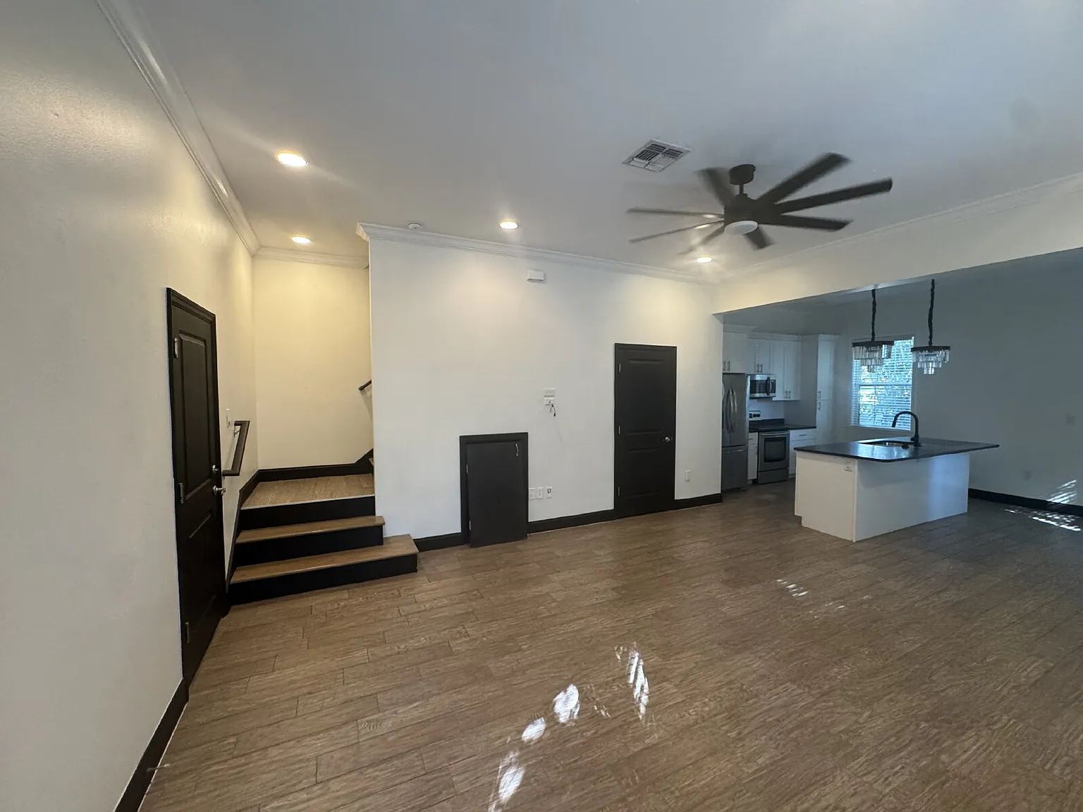 3 bed, 2.5 bath, 1706 sqft, $3,925 — Photo 2