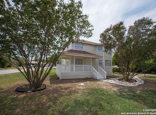 203 Zig Zag Ave, Devine, TX 78016