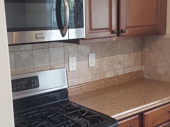 4th image of 23 Oakwood Ave Floor 2