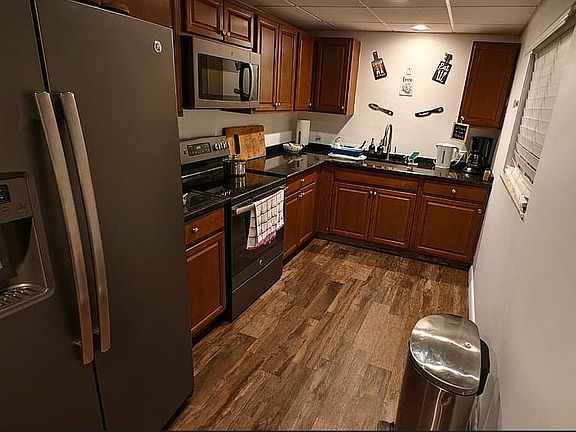4th image of 635 S Hacienda St