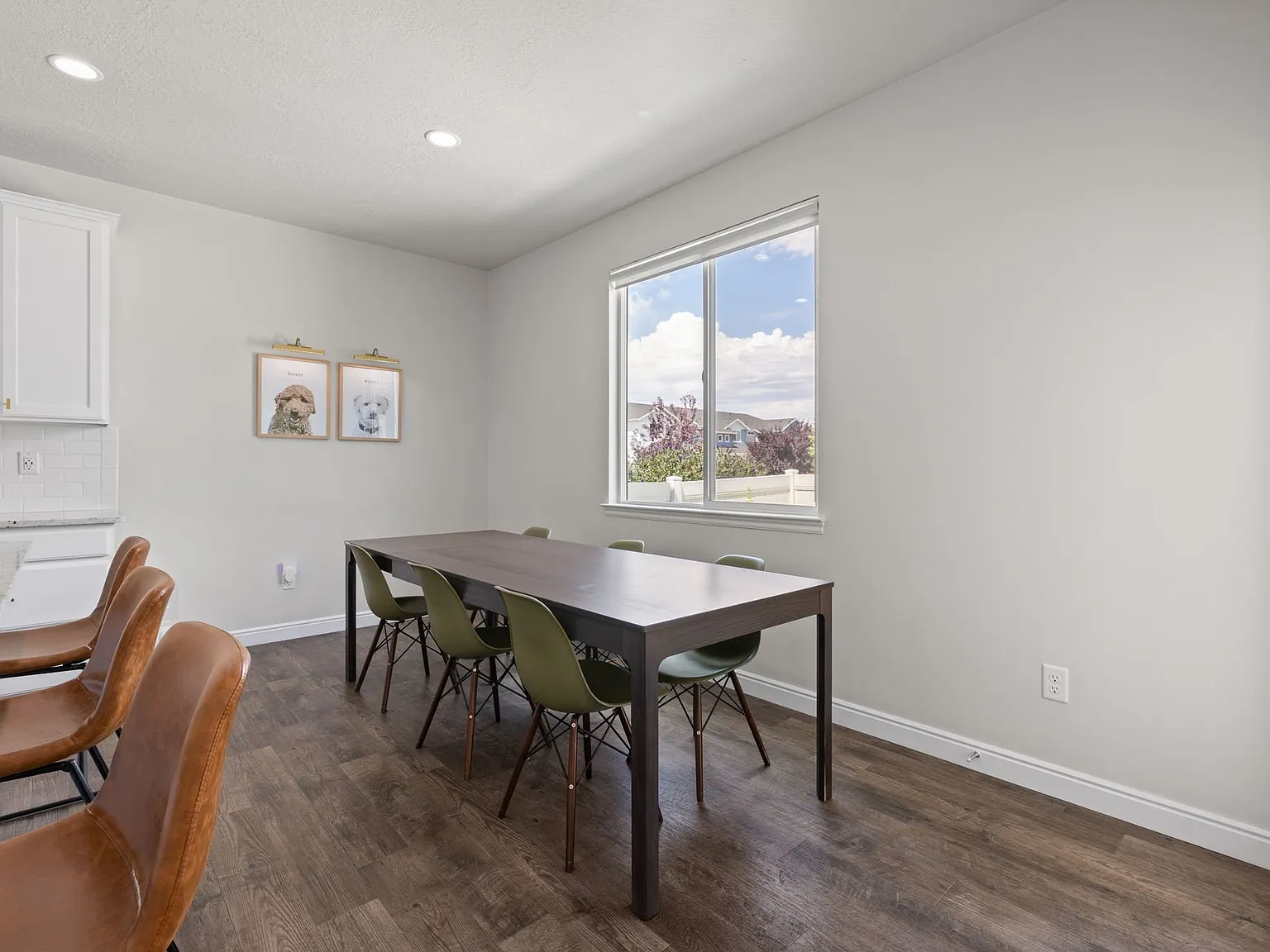 Stunning Modern Townhome - 3 Bed 3.5 Bath — Photo 3