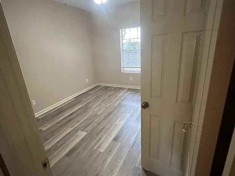 201 Powell Dr #E — Photo 10