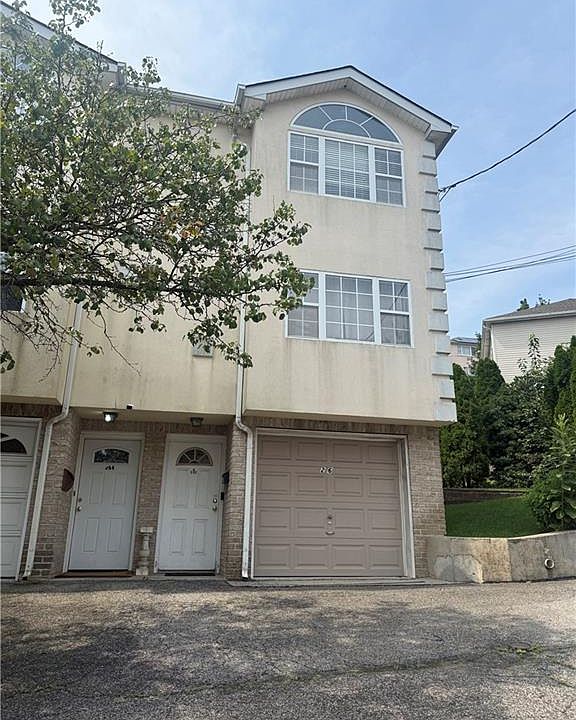 1st image of 262 Ward Ave