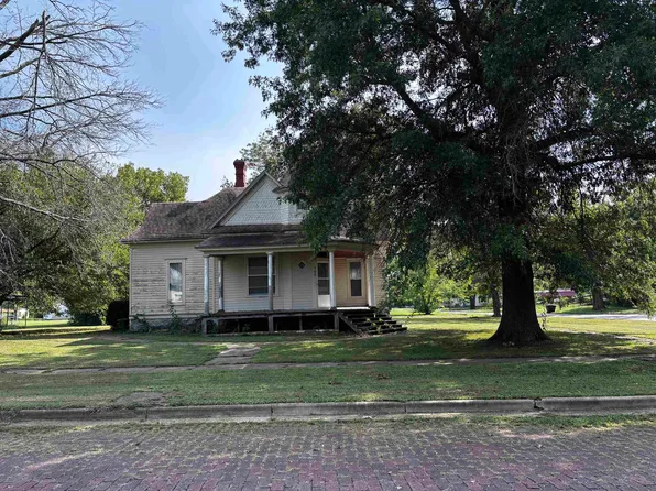 343 W Randolph St, Howard, KS 67349