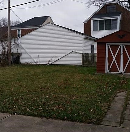 4th image of 2093 Reveley Ave