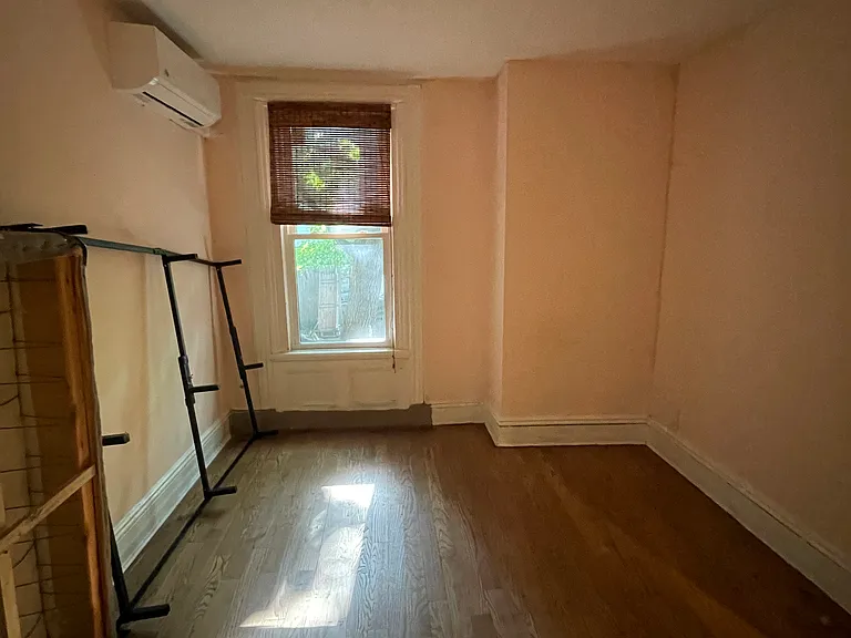1281 Union Ave — Photo 11