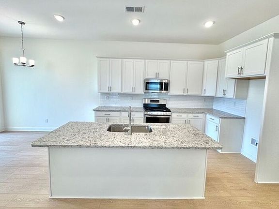 5th image of 4833 Chatelet Dr