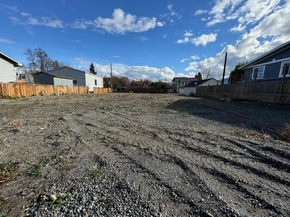 1700 Hill St, Merritt, BC V1K 1L2