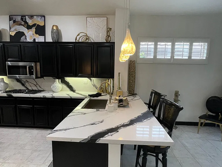 122 Kavenish Dr — Photo 4