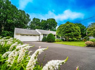 24 Primrose Dr, Trumbull, CT 06611