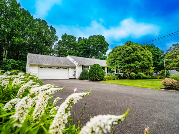 24 Primrose Drive, Trumbull, CT 06611