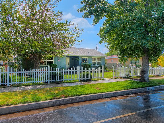 3rd image of 10212 Woodley Ave