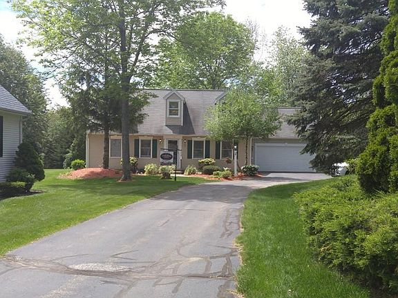 3rd image of 12 Juniper Wood Dr