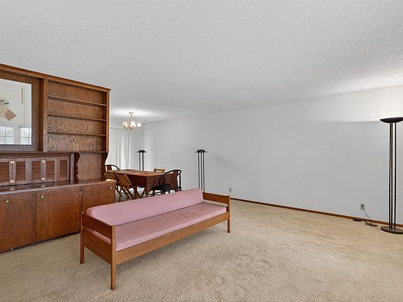 4th image of 1814 Duff Ave