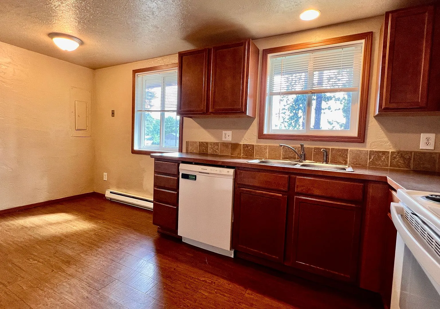 Spacious & Bright 2-Bedroom, 1-Bath upper-level fourplex- Two Weeks Free Rent for a Move In befor... — Photo 1