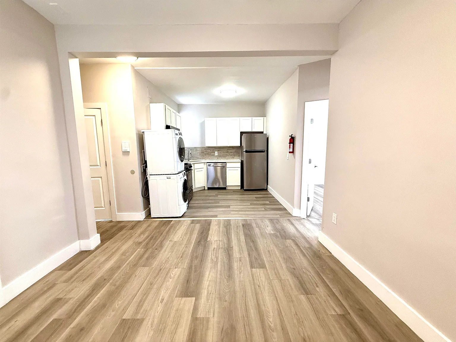 3 bed, 1.0 bath, 900 sqft, $2,500 — Photo 2