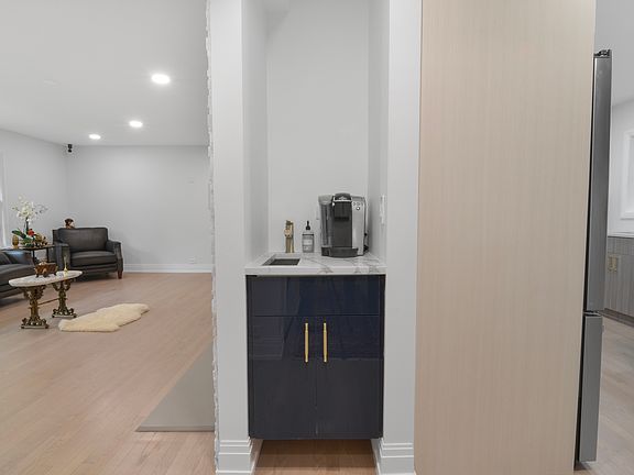 5th image of 6840 N Lincolnwood Dr