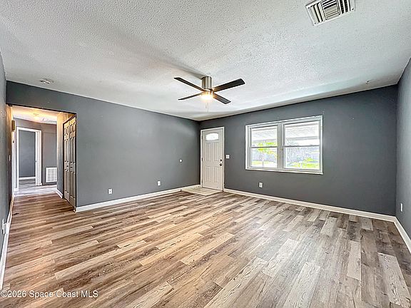4th image of 2543 Hathaway Dr
