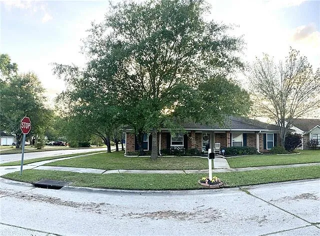 Building Photo - 801 Lake Arthur Ct